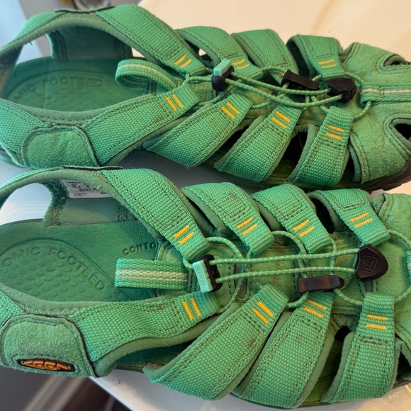Keen Women's Vibrant Green Outdoor Sandals - Picture 3 of 8